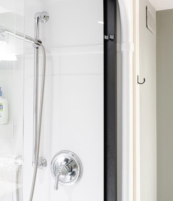 Shower Faucet and Door